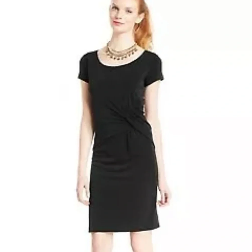 NWT Black b-slim short sleeve slimming scoop neck dress Built in shape-wear sz M